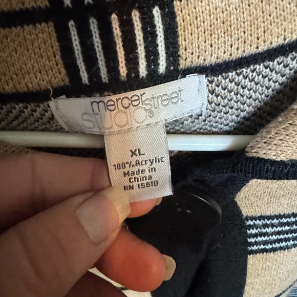 Chic & Timeless: Mercer Street Studio XL Tan & Black Plaid Button Cardigan - Picture 6 of 7